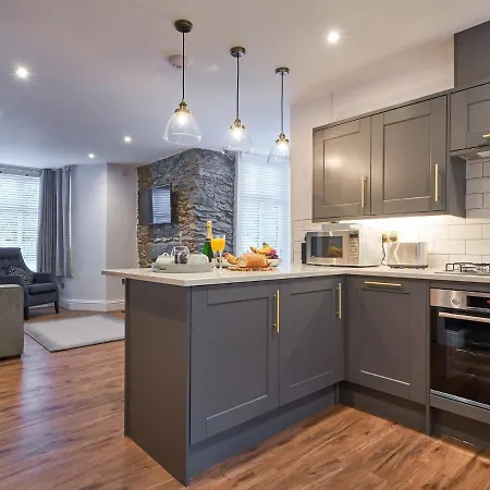 Lower Sheriff's Place * Windermere