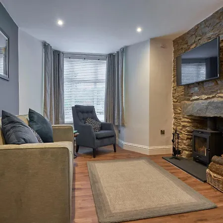 Lower Sheriff's Place Apartment