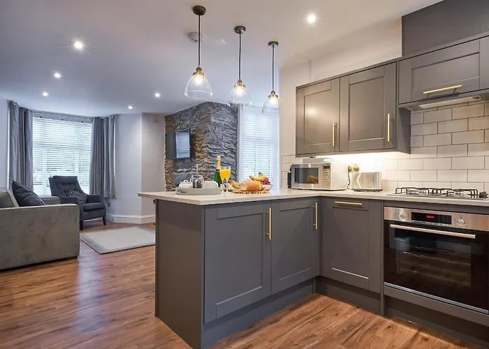 Lower Sheriff's Place * Windermere